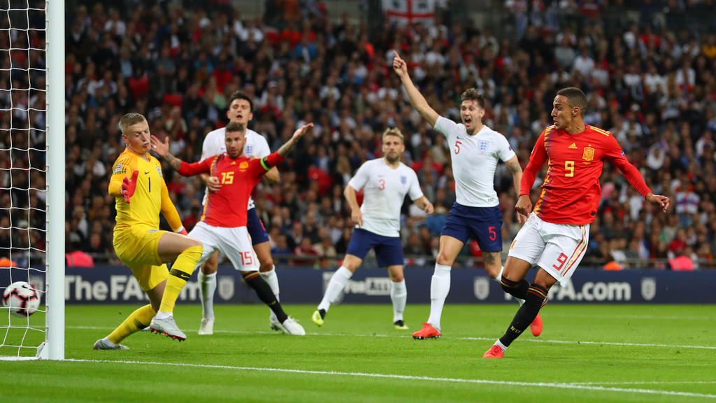 Rodrigo anota el segundo gol visitante en Wembley. (Foto: Getty)