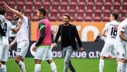 Der Vertrag von Trainer Markus Weinzierl beim FC Augsburg läuft nun noch eine weitere Saison