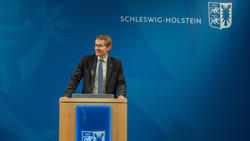 Schleswig-Holsteins Ministerpräsident fiebert mit Kiel mit