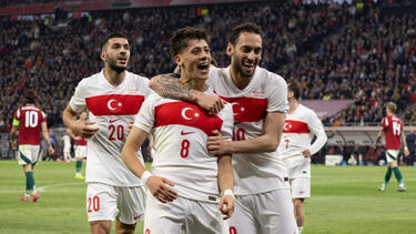 Arda Güler von Real Madrid (Mitte) gilt als Kandidat beim FC Bayern