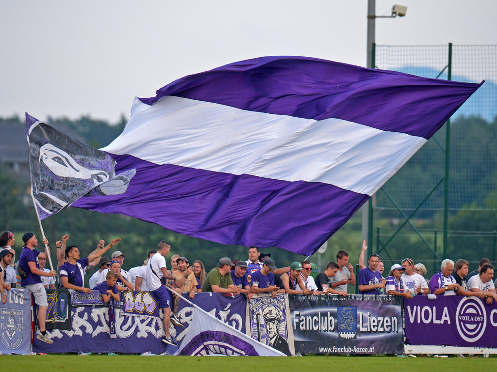 Der professionelle Fußball in der Mozartstadt trägt wieder violett