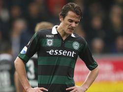 Etiënne Reijnen baalt flink, FC Groningen komt binnen het kwartier op een 2-0 achterstand tegen SC Cambuur, de ploeg waar Reijnen vorig seizoen nog onder contract stond. (08-11-2015)