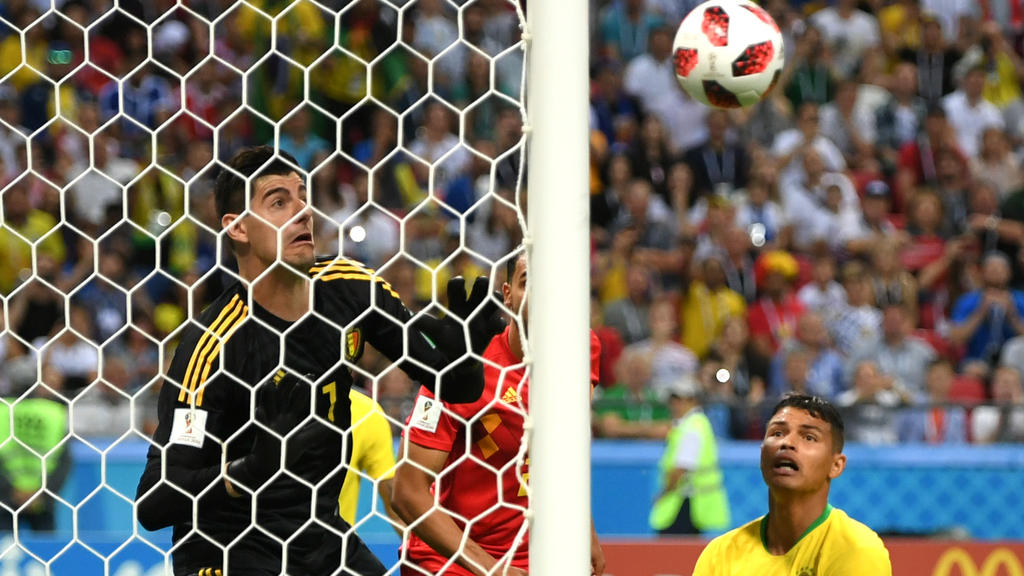 Thiago Silva scheitert am Pfosten!