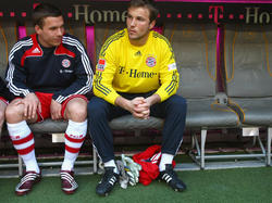 Michael Rensing (r.) zu Münchner Zeiten mit Lukas Podolski auf der Bank.