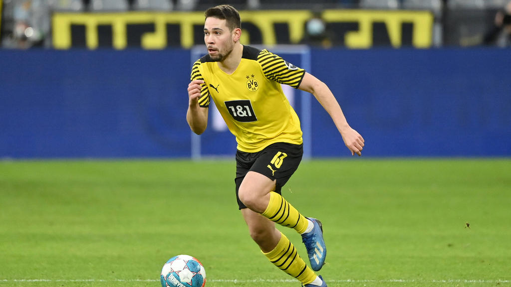 Raphael Guerreiro spielt seit 2016 beim BVB Raphael Guerreiro spielt seit 2016 beim BVB
