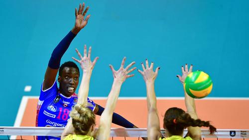 Die italienische Volleyballspielerin Paola Egonu (links) beklagt Rassismus