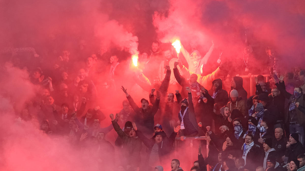 In der 3. Liga müssen wieder einmal Klubs für Fehlverhalten der Fans blechen In der 3. Liga müssen wieder einmal Klubs für Fehlverhalten der Fans blechen