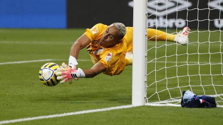 Droht im Halbfinale gegen RB Leipzig auszufallen: PSG-Keeper Keylor Navas Droht im Halbfinale gegen RB Leipzig auszufallen: PSG-Keeper Keylor Navas