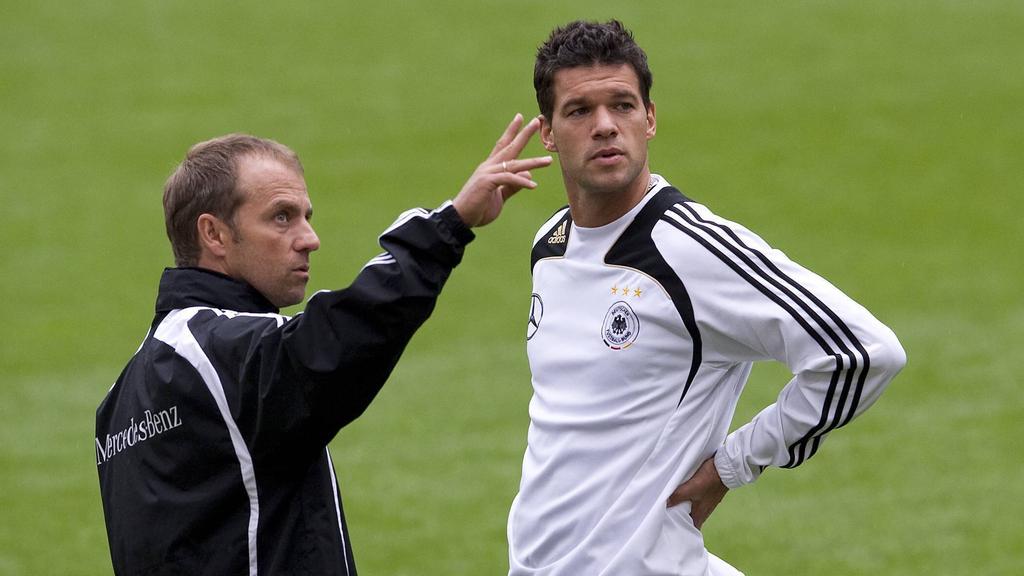 Verlässt Hansi Flick (l.) den FC Bayern im Sommer? Verlässt Hansi Flick (l.) den FC Bayern im Sommer?