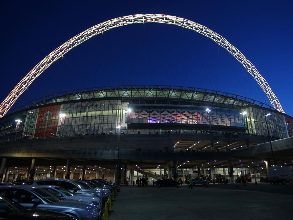 Künftig in Farbe und bunt - Der Bogen über dem Wembleystadion