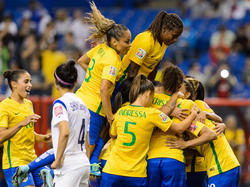 Die Brasilianerinnen bejubeln das 2:0 gegen Südkorea