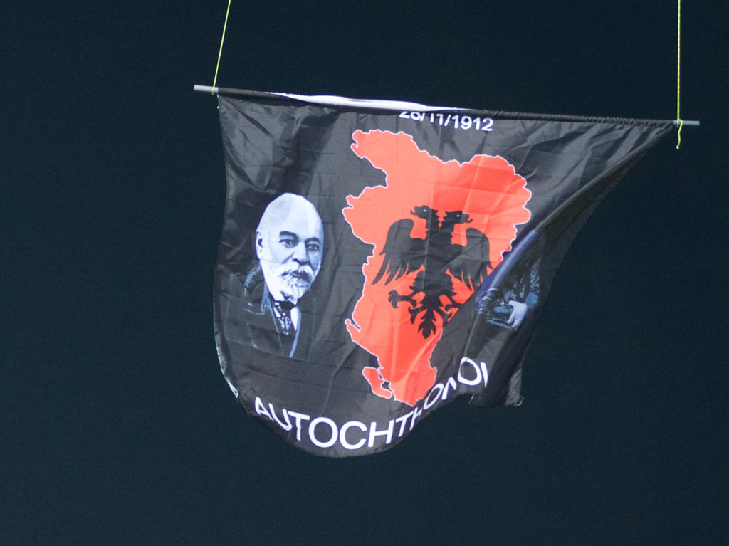 Diese Drohne mit der Groß-Albanien-Flagge war Auslöser für den Abbruch