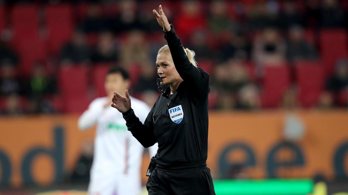 Leitete 2017 als erste Frau überhaupt eine Bundesliga-Partie: Bibiana Steinhaus Leitete 2017 als erste Frau überhaupt eine Bundesliga-Partie: Bibiana Steinhaus