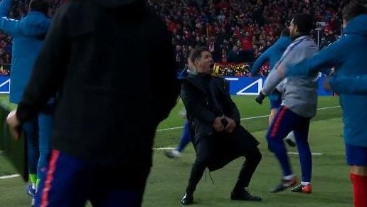 Diego Simeone sorgte mit seiner Geste für großen Wirbel in Madrid Diego Simeone sorgte mit seiner Geste für großen Wirbel in Madrid