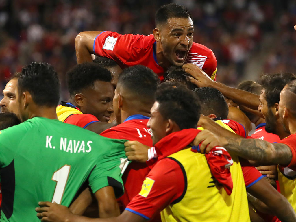 La selección de Costa Rica celebra su triunfo en tierras norteamericanas. (Foto: Getty)