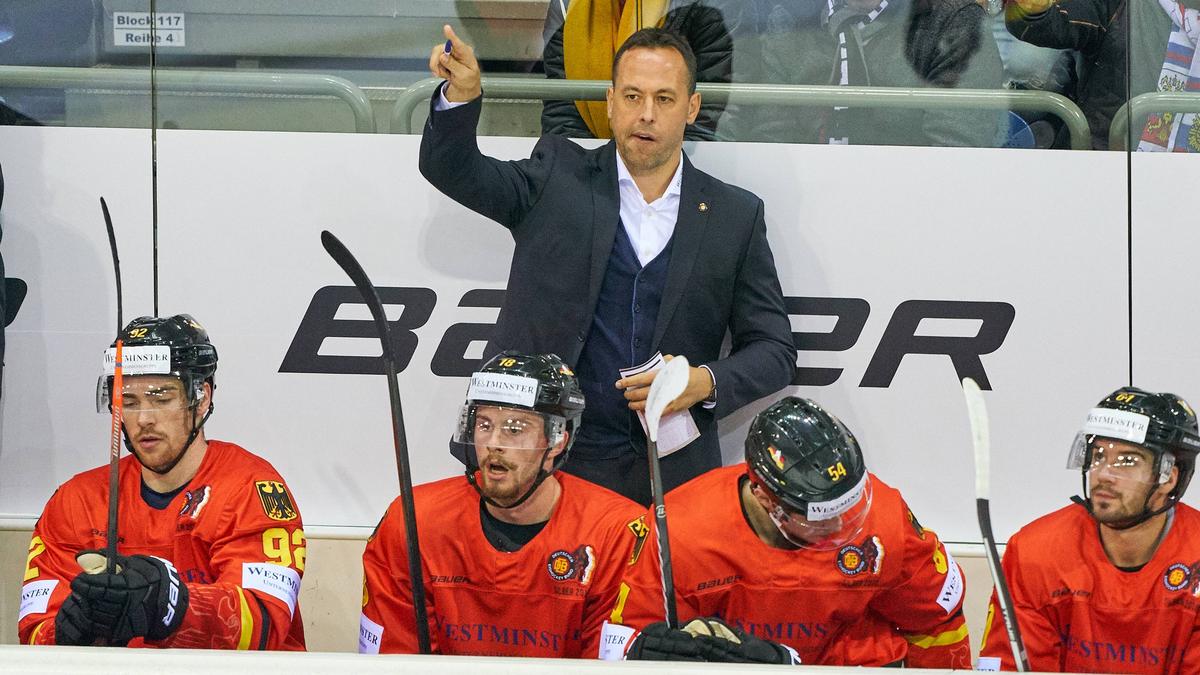 Eishockey-Trainer Marco Sturm (hinten) zieht es in die USA