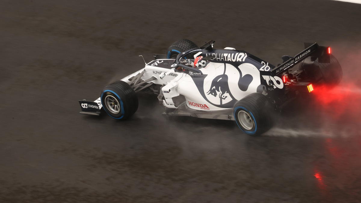 Daniil Kvyat fuhr auf Anweisung mit lockerem Gurt weiter Daniil Kvyat fuhr auf Anweisung mit lockerem Gurt weiter