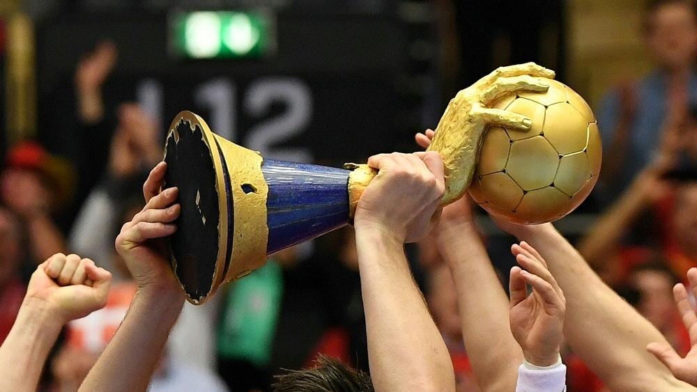 Deutsche Eliteschiedsrichter leiten Eröffnungsspiel Deutsche Eliteschiedsrichter leiten Eröffnungsspiel