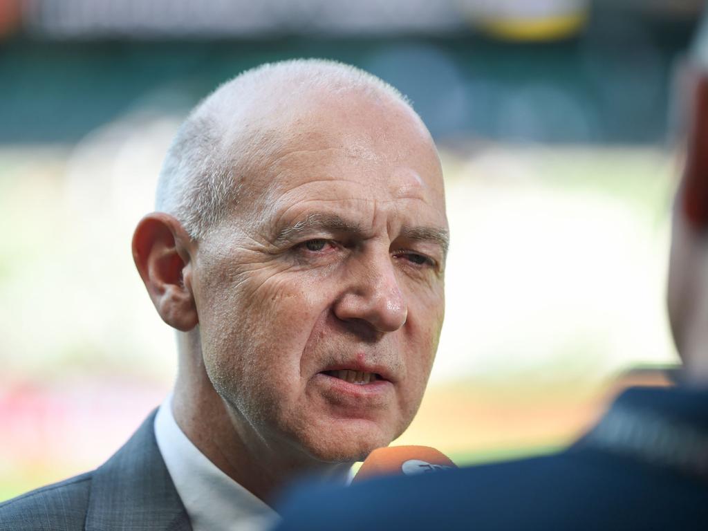 Will das frühe WM-Aus der deutschen Fußballerinnen mit der Bundestrainerin aufarbeiten: DFB-Präsident Bernd Neuendorf Will das frühe WM-Aus der deutschen Fußballerinnen mit der Bundestrainerin aufarbeiten: DFB-Präsident Bernd Neuendorf