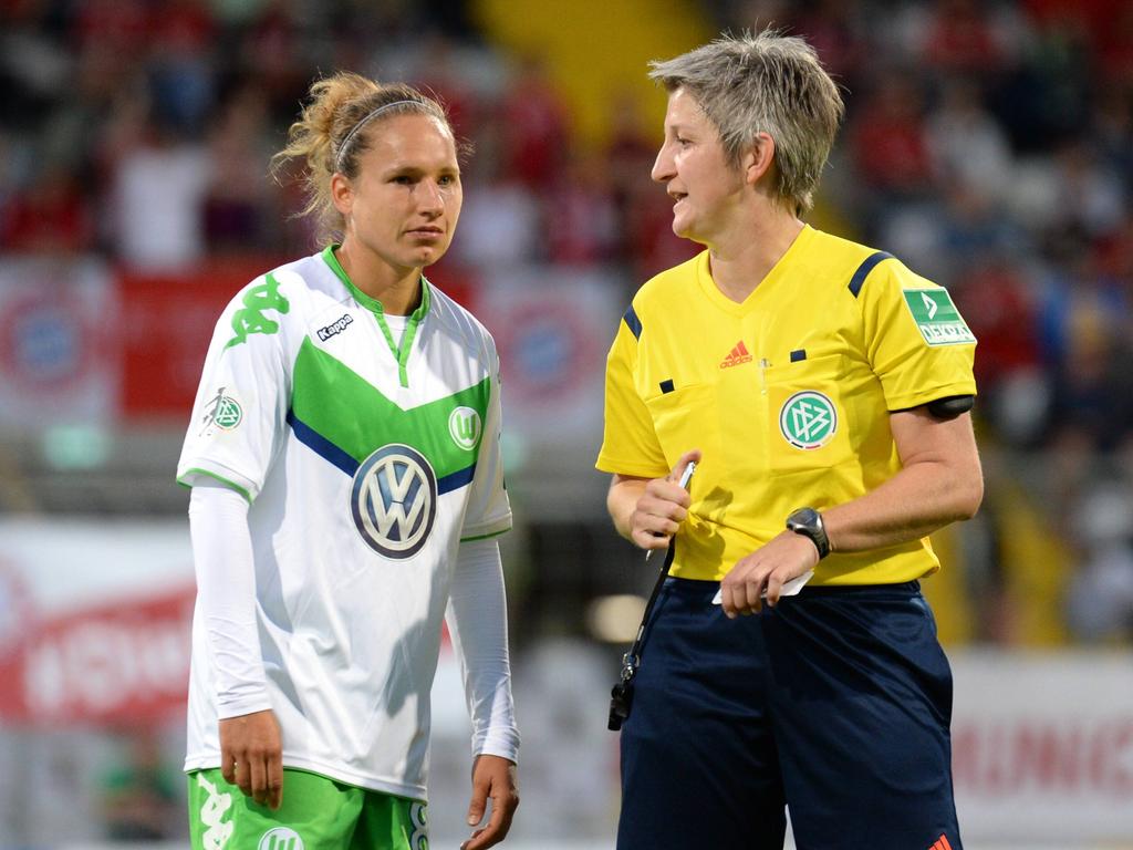 Wolfsburg legt Beschwerde gegen die Ansetzung von Christine Baitinger (r.) ein