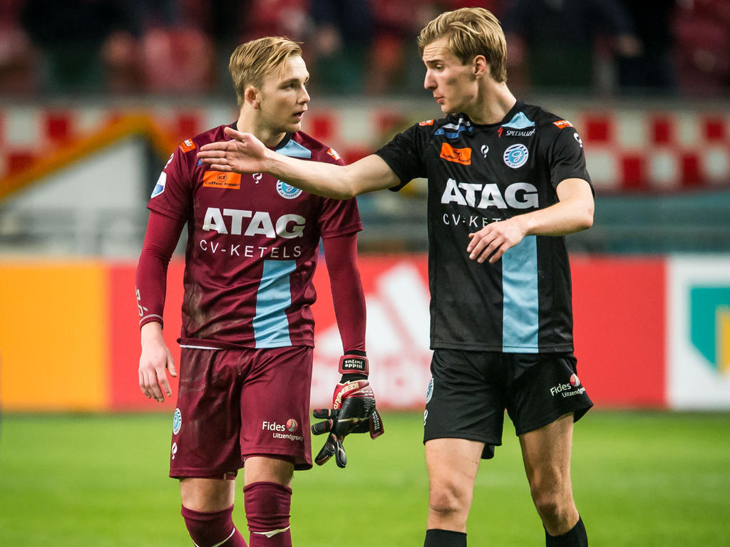 Hidde Jurjus (l.) en Vincent Vermeij (r.) balen na afloop van het competitieduel Ajax - De Graafschap (20-12-2015).
