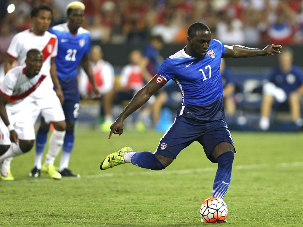 Altidore a los 59 ejecutó el penal que fue atajado, pero en el rebote logró anotar. (Foto: Getty)