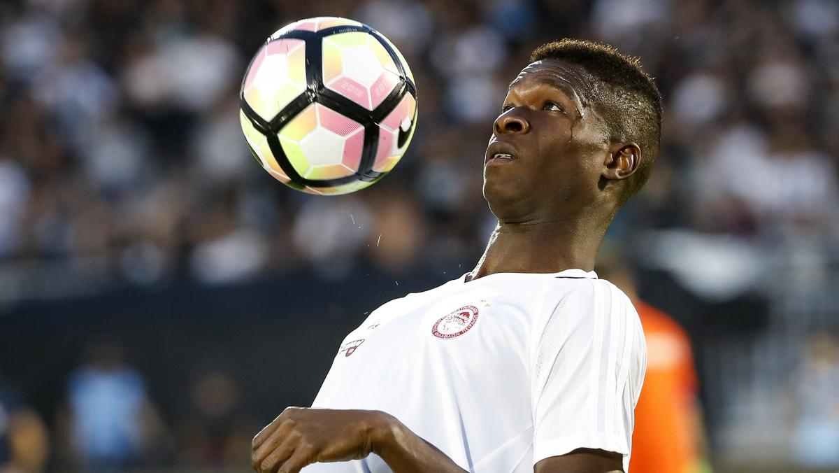 Pape Cissé steht bei Schalke 04 und Werder Bremen auf dem Zettel Pape Cissé steht bei Schalke 04 und Werder Bremen auf dem Zettel