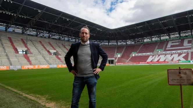 Michael Ströll, Finanz-Geschäftsführer des FC Augsburg in der WWK-Arena. Foto: Stefan Puchner/dpa