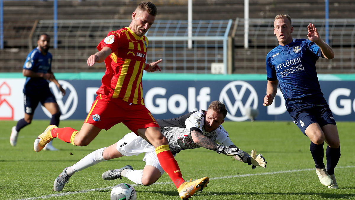 Der SC Paderborn zog mühelos in die zweite Runde des DFB-Pokals ein Der SC Paderborn zog mühelos in die zweite Runde des DFB-Pokals ein