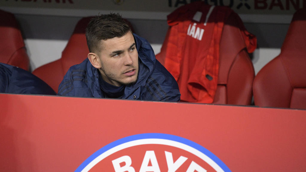 Lucas Hernández sitzt beim FC Bayern oft nur auf der Bank