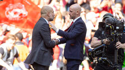 Erik ten Hag (r.) könnte Bayer Leverkusen übernehmen
