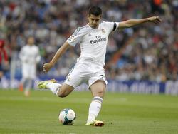 Álvaro Morata neemt het doel onder vuur tegen Osasuna. (26-4-2014)