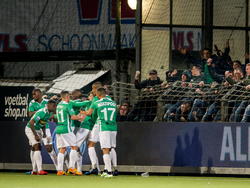 De spelers van FC Dordrecht vieren de gelijkmaker tegen Heracles Almelo met het publiek in Dordrecht. (04-04-2015)