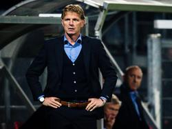 Alfons Groenendijk, trainer van Excelsior, bekijkt de wedstrijd van zijn club tegen FC Utrecht. (03-10-2015)