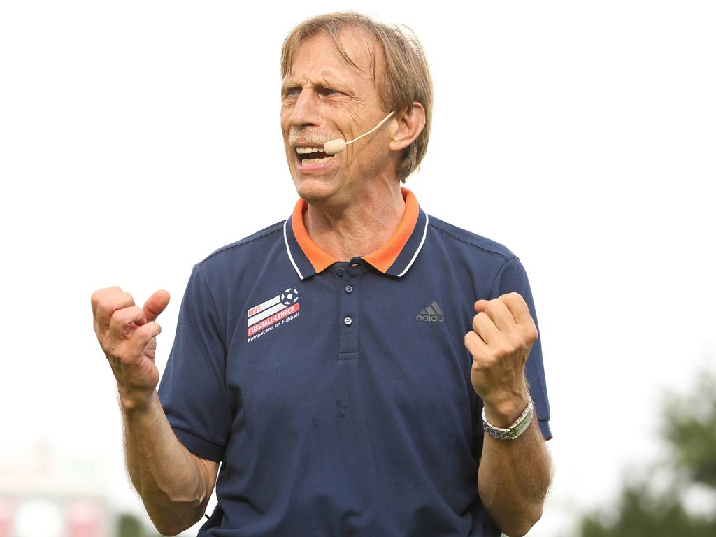 Christoph Daum ist rumänischer Nationaltrainer Christoph Daum ist rumänischer Nationaltrainer