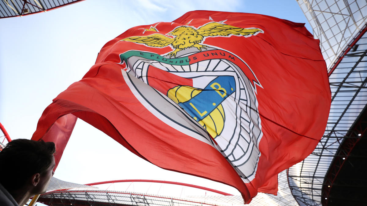 Eine Marketing-Aktion mit einem vermeintlichen Benfica-Fan sorgte am Donnerstag für Aufsehen Eine Marketing-Aktion mit einem vermeintlichen Benfica-Fan sorgte am Donnerstag für Aufsehen