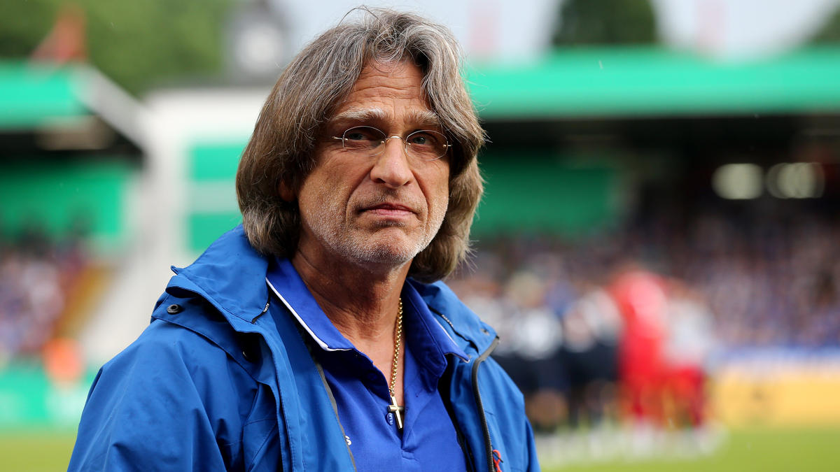 Norbert Elgert trainierte Leroy Sané von 2012 bis 2015 Norbert Elgert trainierte Leroy Sané von 2012 bis 2015