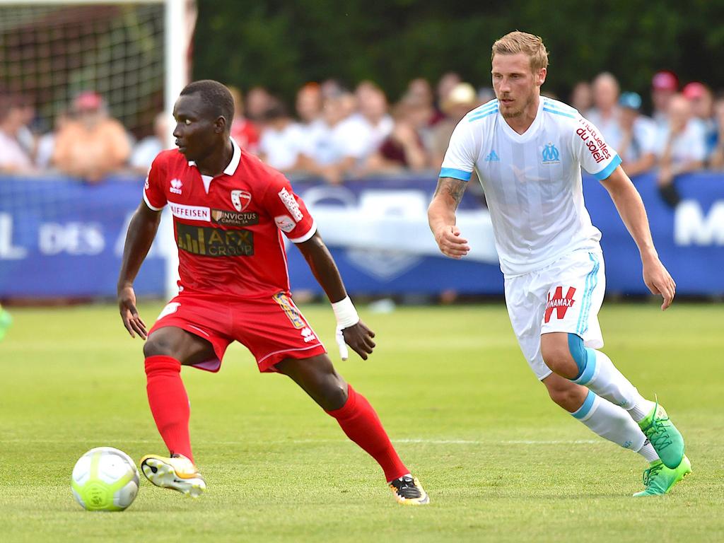 Chadrac Akolo (l.) verstärkt den VfB Stuttgart