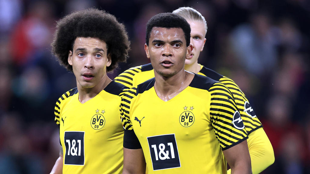 Manuel Akanji (r.) steht beim BVB noch bis 2023 unter Vertrag Manuel Akanji (r.) steht beim BVB noch bis 2023 unter Vertrag