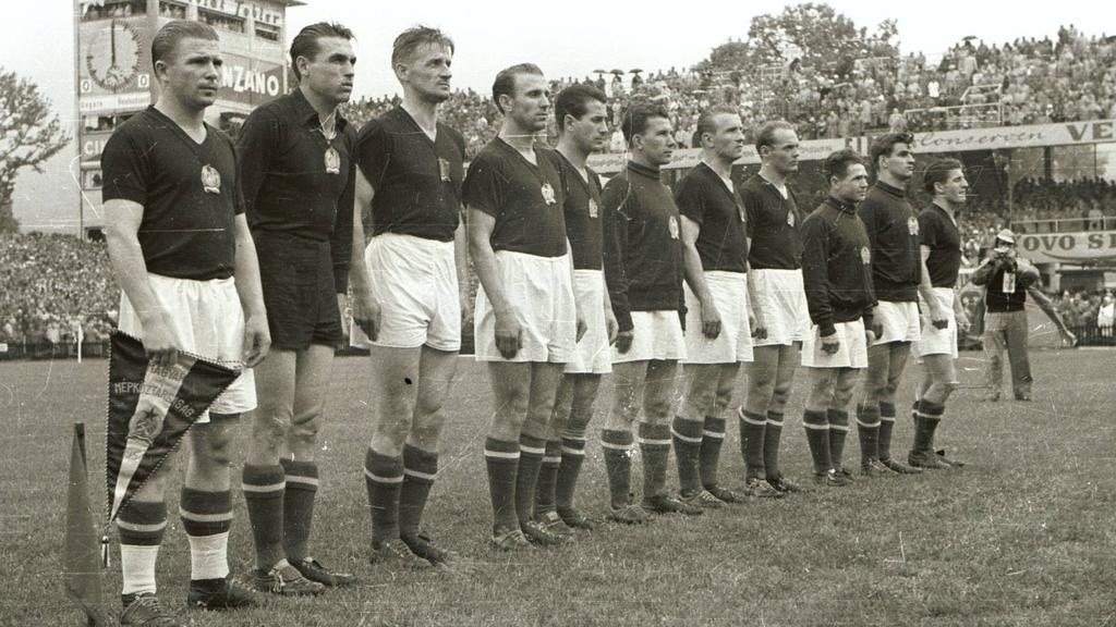 Die ungarische Mannschaft vor dem Finale 1954 in Bern Die ungarische Mannschaft vor dem Finale 1954 in Bern