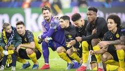 Roman Bürki (M.) hat sich zur Lage beim BVB geäußert