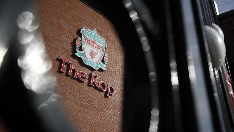 Verschiebt den Ausrüsterwechsel bis zum Saisonende: FC Liverpool Verschiebt den Ausrüsterwechsel bis zum Saisonende: FC Liverpool