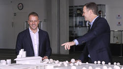 Stach im Kampf um Flick auch Real Madrid aus: Nationalmannschafts-Direktor Bierhoff (re.)