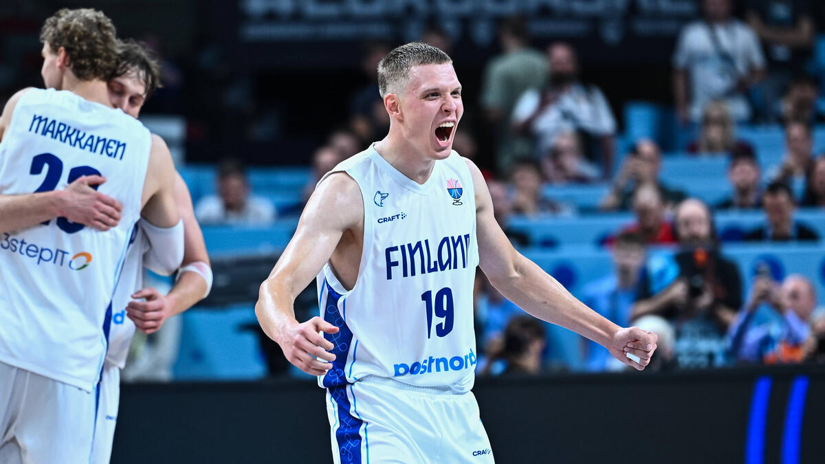 Elias Valtonen jubelt bei der Basketball-EM