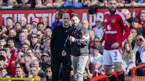 Wie lange bleibt Ruben Amorim (r.) noch Trainer von Manchester United?