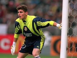Iker Casillas debutó en la Champions League en la temporada 99-2000. (Foto: Graham Chadwick /Allsport)