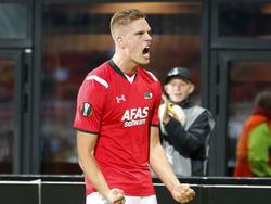 Markus Henriksen schreeuwt het uit nadat hij AZ op een 1-0 voorsprong heeft gezet in de Europa League-wedstrijd tegen Athletic Bilbao. (01-10-2015)