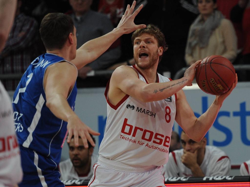 Zum Auftaktmatch trifft Bamberg mit Lucca Staiger (l.) auf die Fraport Skyliners Zum Auftaktmatch trifft Bamberg mit Lucca Staiger (l.) auf die Fraport Skyliners