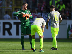 Trotz des feststehenden Abstiegs werden die FC-Profis von ihren Fans in Freiburg gefeiert
