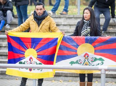 Tibetische Flaggen sorgten für Unmut bei Chinas Verband